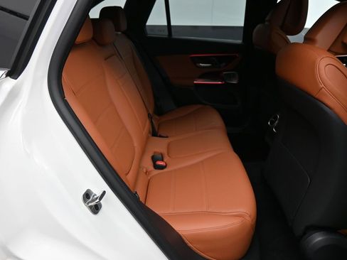 Used 2025 Mercedes-Benz GLC 350e 4MATIC image 28