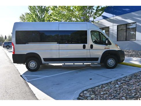 Used 2019 RAM ProMaster 2500 w/ Premium Appearance Group FWD image 5