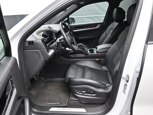 Used 2024 Porsche Cayenne S AWD/4WD image 7