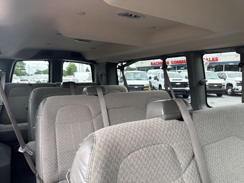 Used 2020 Chevrolet Express 3500 LT w/ LT Preferred Equipment Group RWD image 5