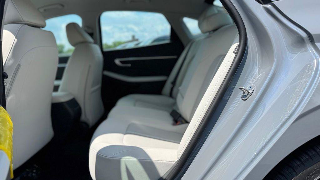 New 2026 Hyundai Sonata SEL FWD image 16