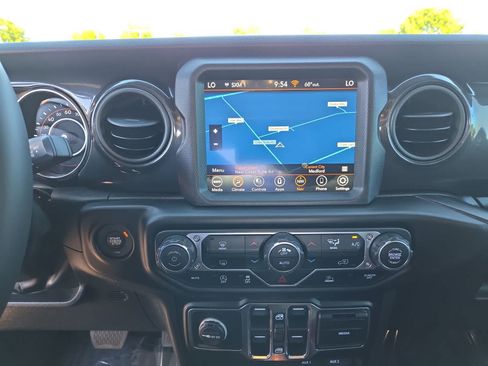 Used 2022 Jeep Wrangler Unlimited Sport AWD/4WD image 24