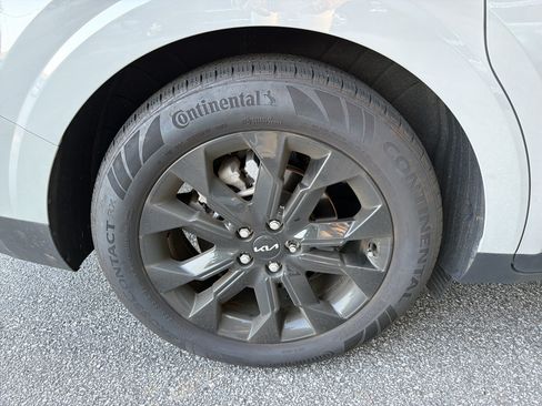 Used 2024 Kia Carnival SX Prestige FWD image 9