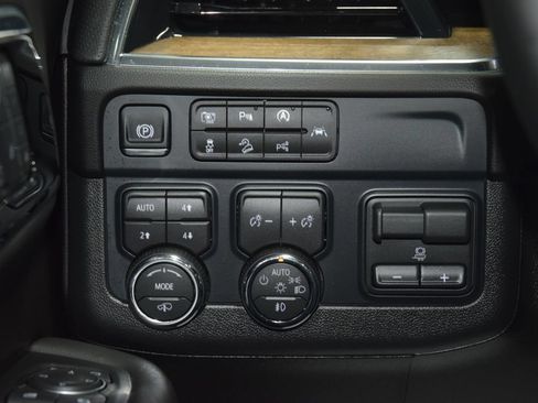 Used 2025 Chevrolet Tahoe High Country AWD/4WD image 35