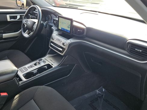 Used 2022 Ford Explorer XLT image 26