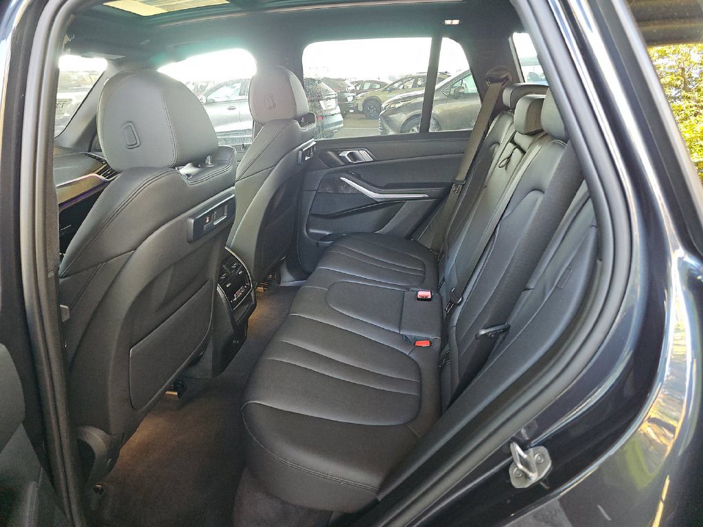 Used 2022 BMW X5 xDrive40i w/ Premium Package AWD/4WD image 6