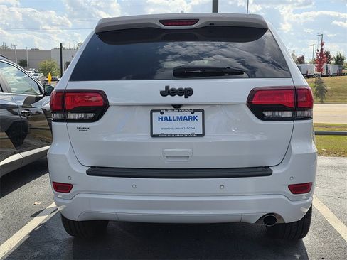 Used 2022 Jeep Grand Cherokee Laredo X image 3