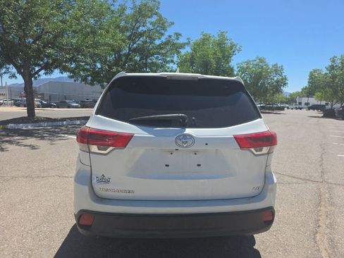 Used 2019 Toyota Highlander Plus FWD image 4
