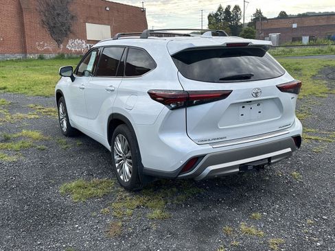 Used 2025 Toyota Highlander Platinum AWD/4WD image 6
