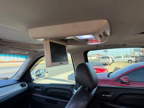 Used 2012 Cadillac Escalade ESV Luxury image 19