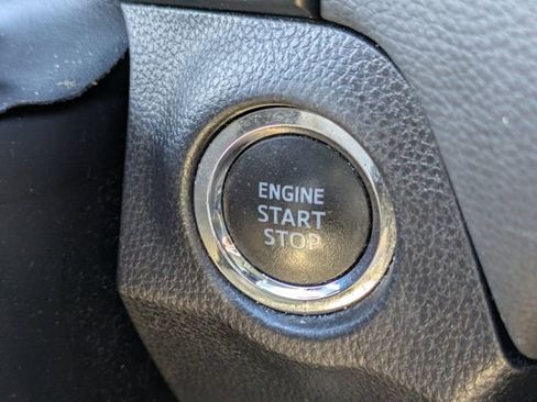 Used 2021 Toyota RAV4 XLE Premium image 25