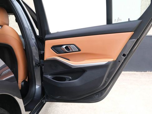 Used 2022 BMW 330i xDrive 330i xDrive Sedan 4D w/ Driving Assistance Package image 28