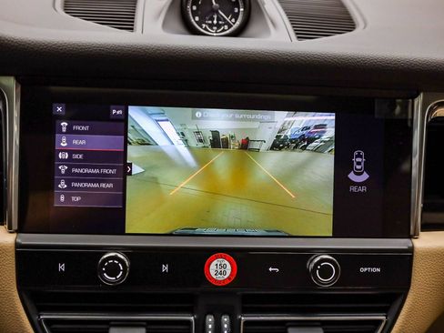 Certified 2025 Porsche Macan image 30