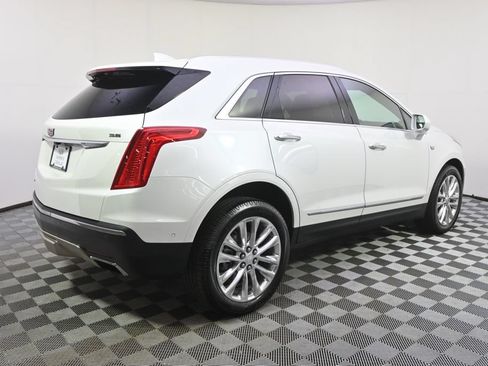 Used 2017 Cadillac XT5 Platinum w/ Driver Assist Package AWD/4WD image 7