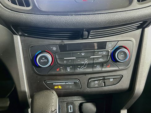 Used 2018 Ford Escape SE w/ SE Sync 3 Package AWD/4WD image 22