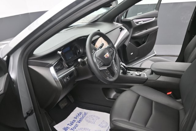 Used 2025 Cadillac XT5 Luxury w/ LPO, Floor Liner Package AWD/4WD image 17