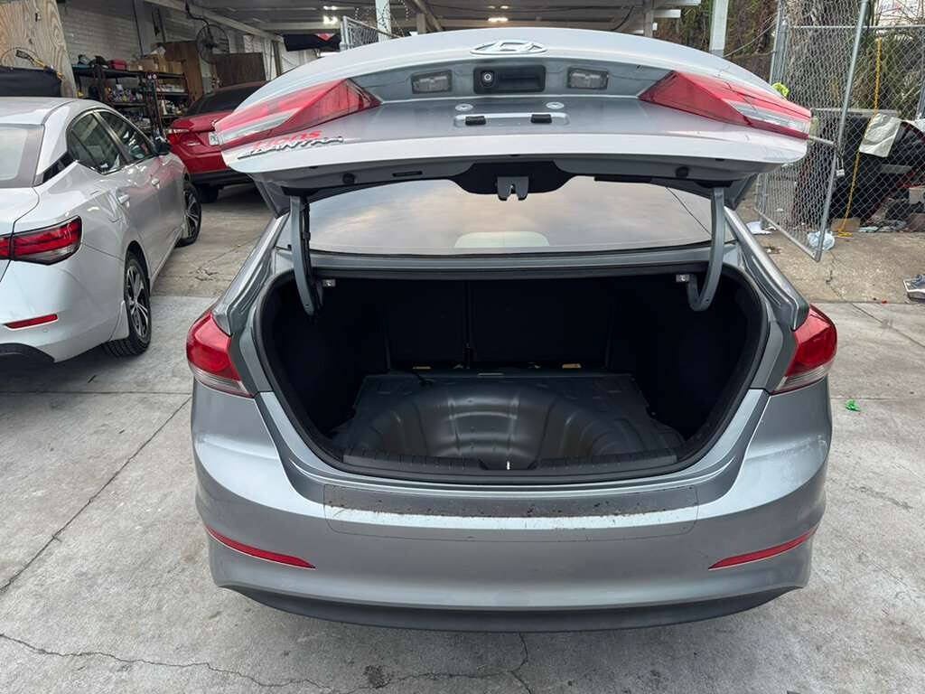 Used 2017 Hyundai Elantra SE FWD image 10