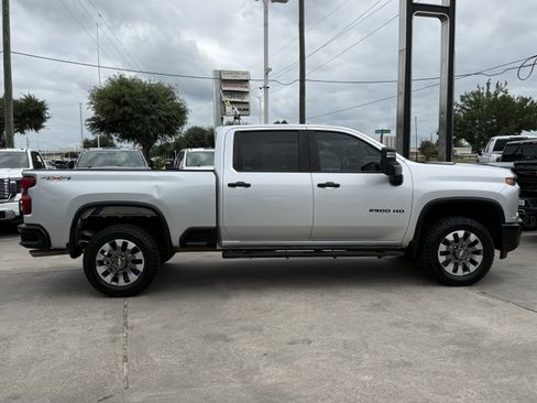 Used 2022 Chevrolet Silverado 2500 Custom w/ Custom Value Package AWD/4WD image 3