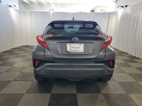 Used 2021 Toyota C-HR XLE image 5