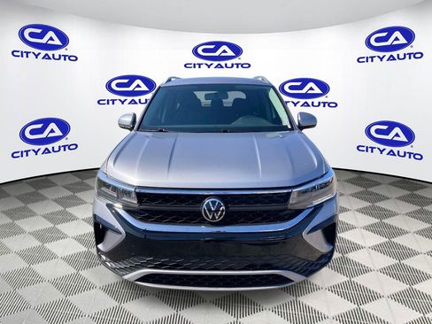 Used 2022 Volkswagen Taos SE FWD image 8