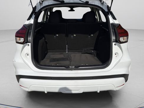 Used 2022 Nissan Kicks S FWD image 10