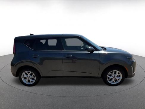 Used 2025 Kia Soul LX w/ LX Technology Package FWD image 16