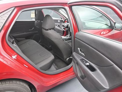 Used 2024 Hyundai Elantra SEL FWD image 41