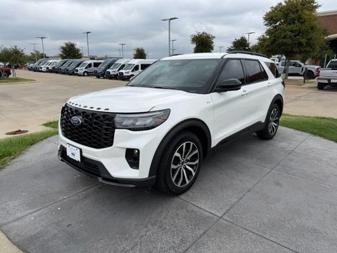 Used 2025 Ford Explorer ST-Line w/ Premium Package RWD image 3