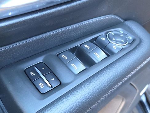 Used 2022 GMC Yukon XL Denali image 19