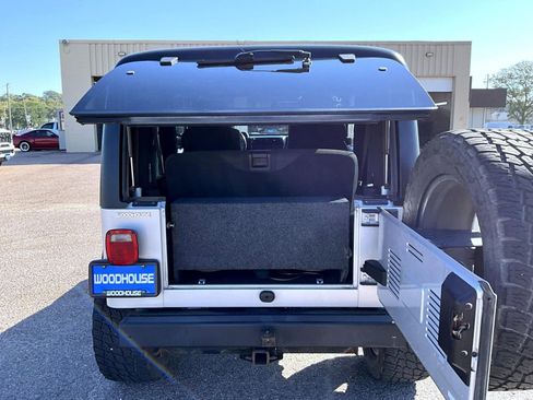 Used 2006 Jeep Wrangler X w/ Tire & Wheel Group (Ecco) image 9