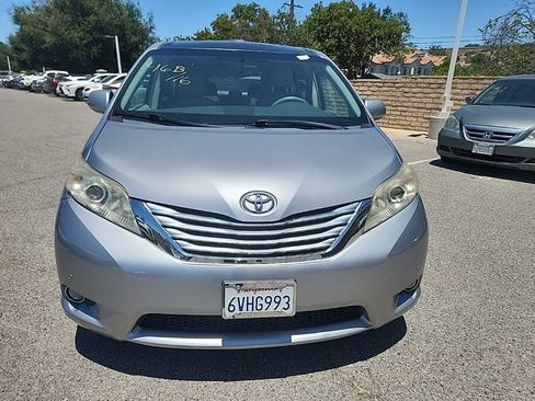 Used 2012 Toyota Sienna Limited w/ Premium Pkg FWD image 8