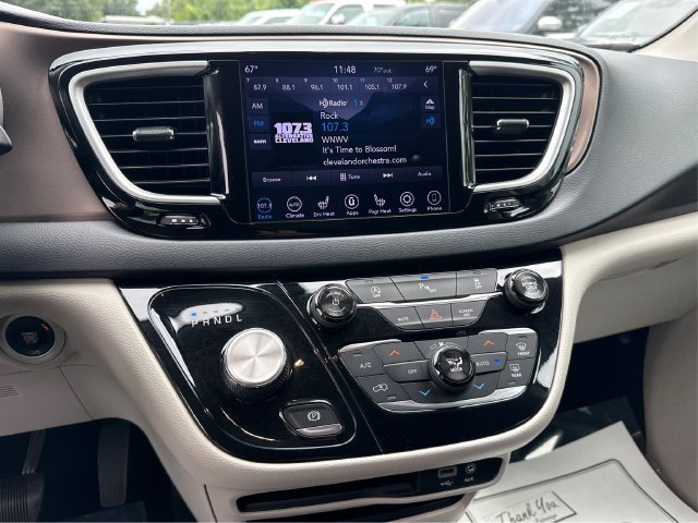 Used 2018 Chrysler Pacifica Touring-L FWD image 15