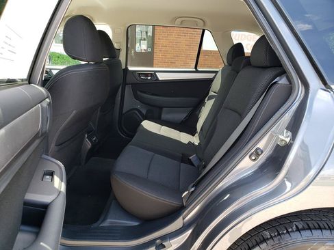 Used 2018 Subaru Outback 2.5i Premium w/ Popular Package #1 AWD/4WD image 10