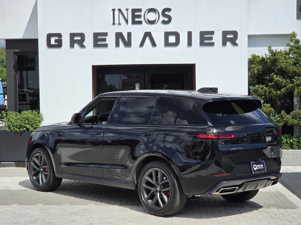 Used 2025 Land Rover Range Rover Sport SE AWD/4WD image 3