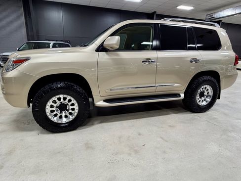 Used 2011 Lexus LX 570 4WD w/ Luxury Pkg w/Pre-crash image 14