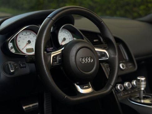 Used 2012 Audi R8 V10 image 23