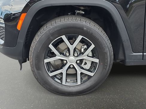 Used 2025 Jeep Grand Cherokee Limited w/ Trailer Tow Package AWD/4WD image 30
