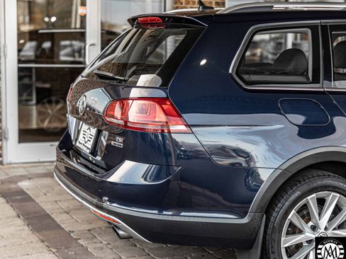 Used 2017 Volkswagen Golf Alltrack S image 12