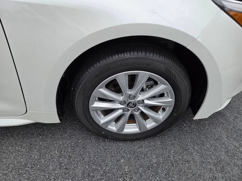 Used 2024 Toyota Corolla LE w/ LE Convenience Package FWD image 15