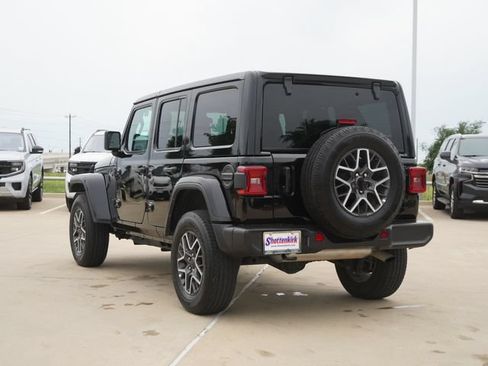 Used 2025 Jeep Wrangler Unlimited Sahara AWD/4WD image 7