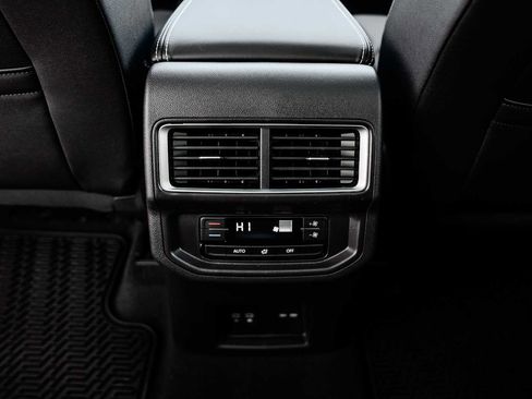 New 2026 Volkswagen Atlas SE image 36