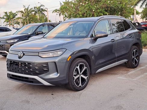 New 2026 Volkswagen Tiguan SE image 3