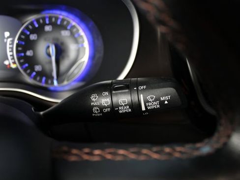 Used 2018 Chrysler Pacifica Touring-L Plus w/ Tire & Wheel Group FWD image 14