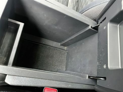 Used 2024 Nissan Pathfinder SV image 24