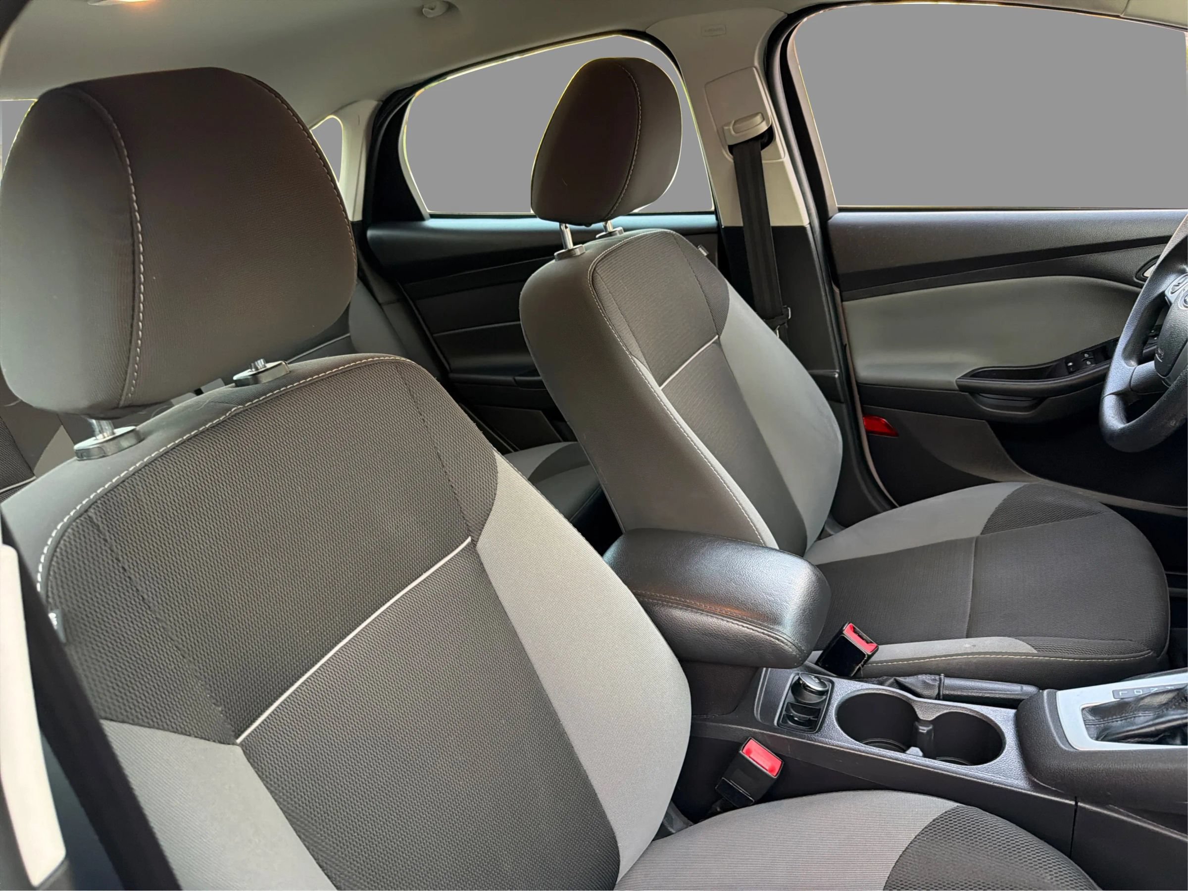 Used 2014 Ford Focus SE FWD image 25