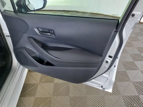 Used 2025 Toyota Corolla LE w/ LE Premium Package FWD image 17