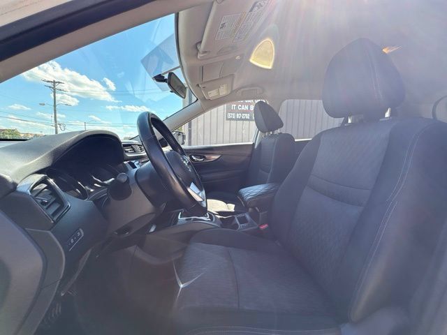 Used 2017 Nissan Rogue SV FWD image 12