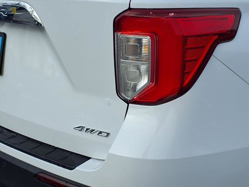 Used 2021 Ford Explorer XLT w/ Equipment Group 202A image 25