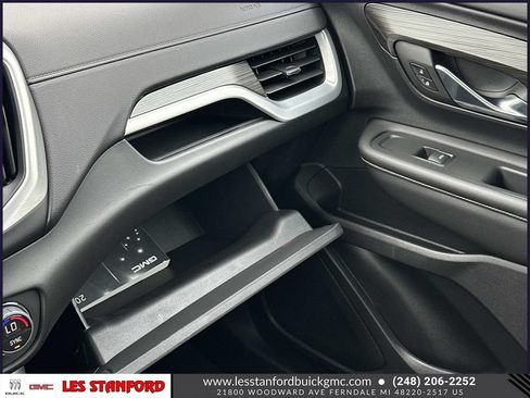 Used 2024 GMC Terrain SLE w/ Driver Convenience Package FWD image 33