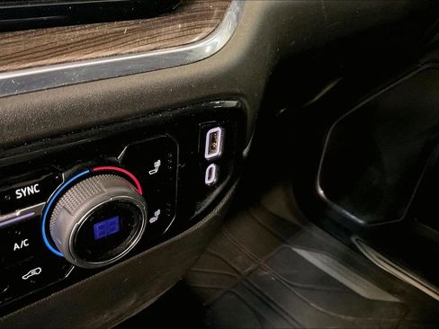 Used 2024 Chevrolet Silverado 1500 LT AWD/4WD image 18